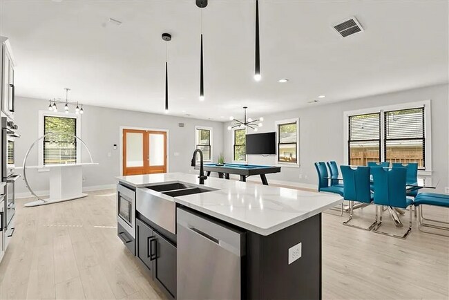 Building Photo - Spacious 4BR/4BA Home in Prime College Park Location