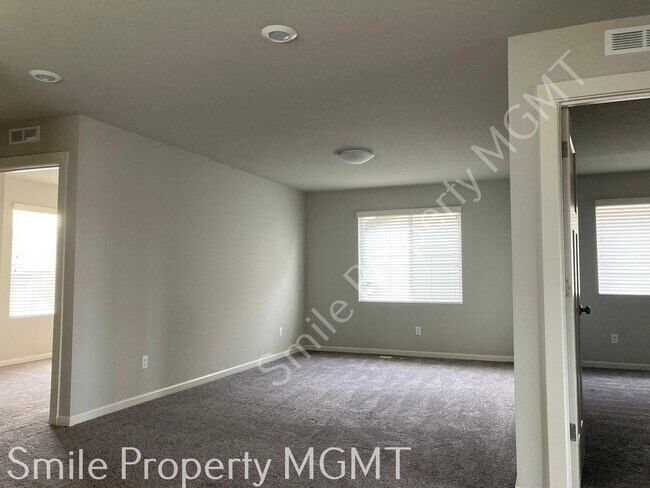 Building Photo - 22948 NE Sockeye St