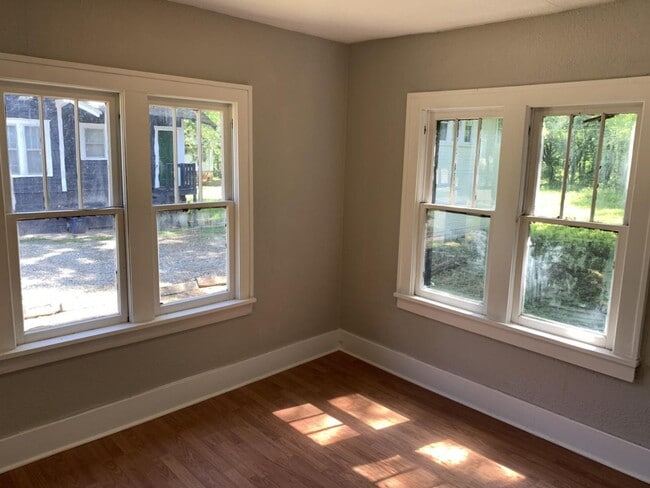 Building Photo - 201 S Lowry St