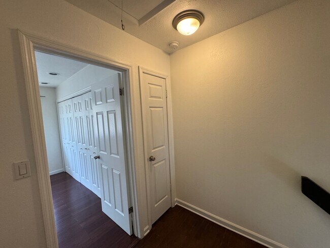 Building Photo - Lovely 2 Bedroom, 1.5 Bathroom Home in Orlando! Minutes from Top Attractions!! (Water Included!)