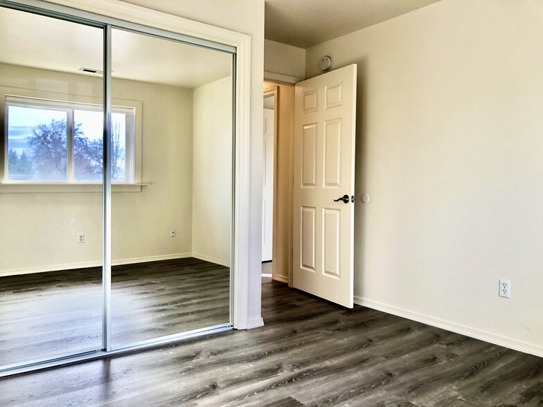 Building Photo - 583 Van Wey Cir