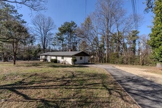 Building Photo - 1021 Plainview Dr