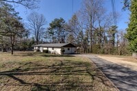 Building Photo - 1021 Plainview Dr