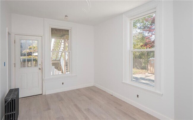 Building Photo - 8 Pleasant St