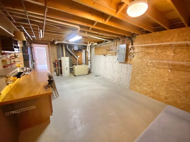 Building Photo - 3 Bedroom 2.5 Bathroom Condo in Williston