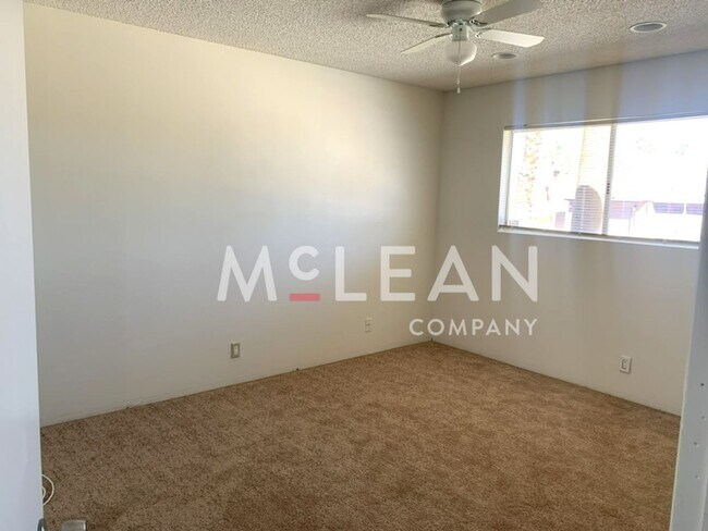 Building Photo - Three Bedroom Home in Beautiful Neighborhood