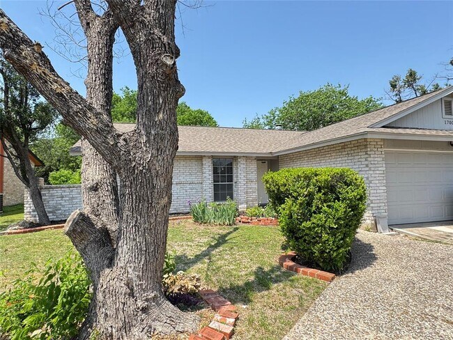 Building Photo - 1700 W Mesa Park Dr