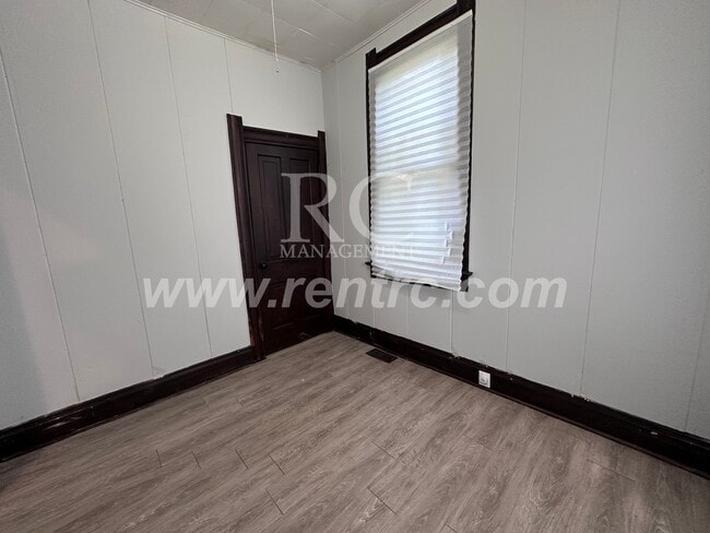 Building Photo - 1501 Walnut-