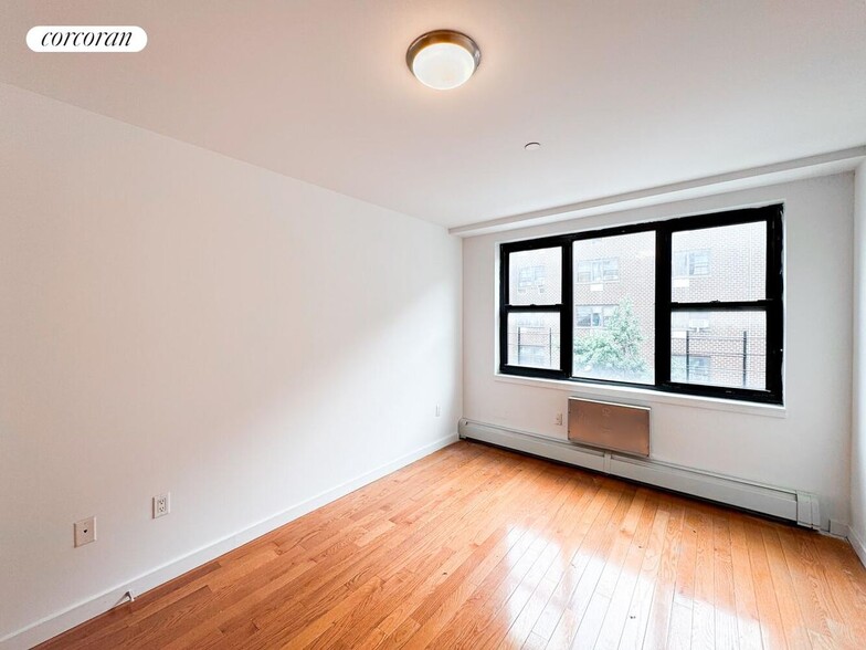 Building Photo - 463 E 147th St