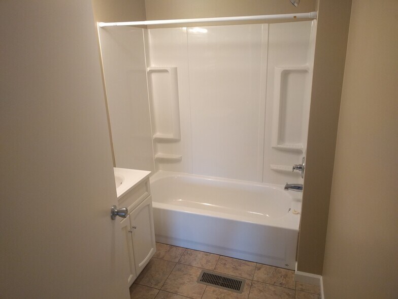 Bathroom - 210 William St