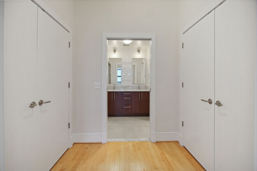 Building Photo - 2117 10th St NW