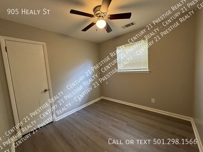 Building Photo - 905 Healy St