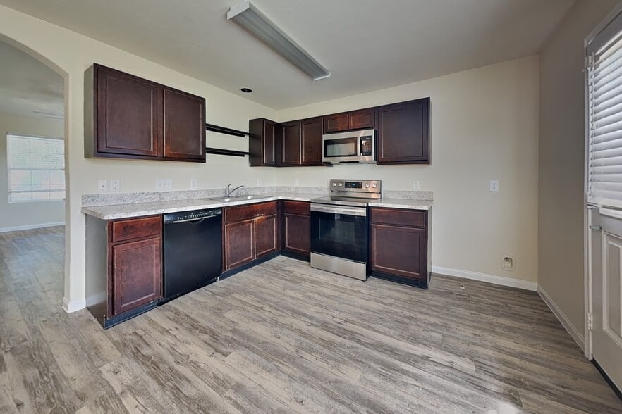 Building Photo - 10119 Berrypatch Ln