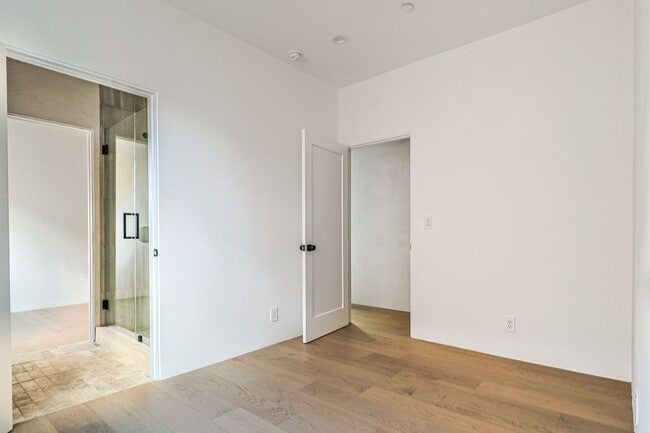 Building Photo - Beautiful 4 Bed House!