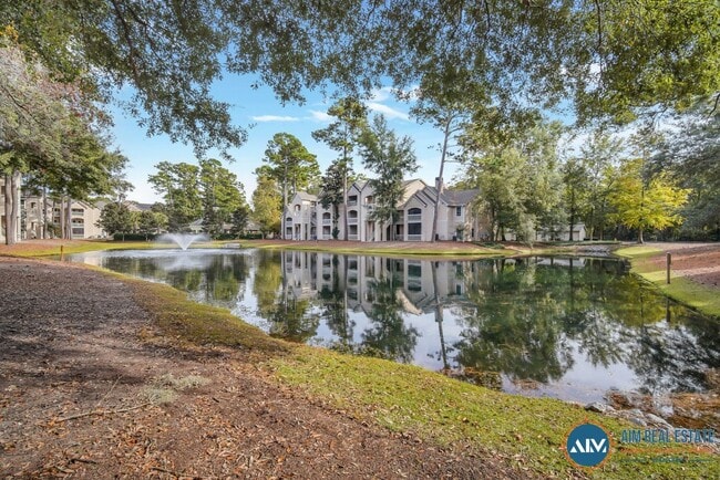 Building Photo - Top-Floor 2BR Condo with Pool Access – Ava...
