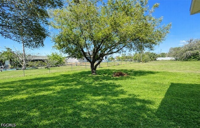 Building Photo - 2010 NE 13th Pl