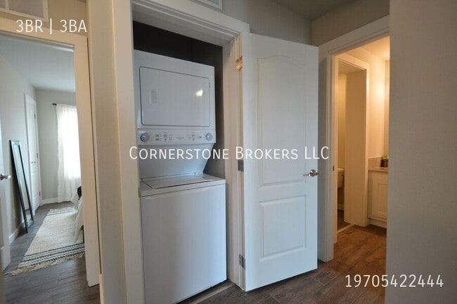 Building Photo - 302 Dana St