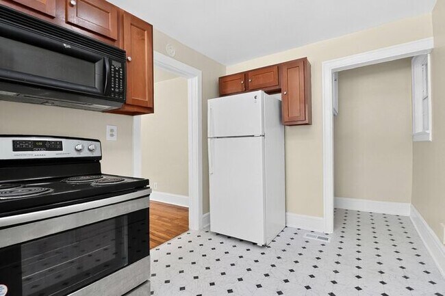 Building Photo - Charming 2BD/1BA Home Near Lakewood Park!