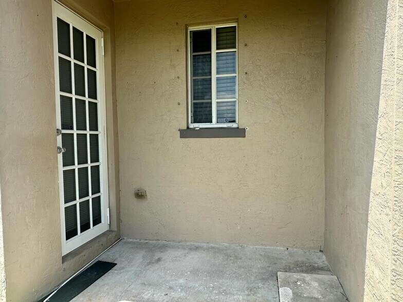 Building Photo - 2011 Nassau Dr