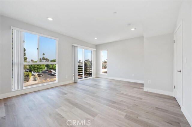 Building Photo - 2733 S La Brea Ave