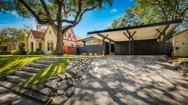 Building Photo - 318 W Rosewood Ave
