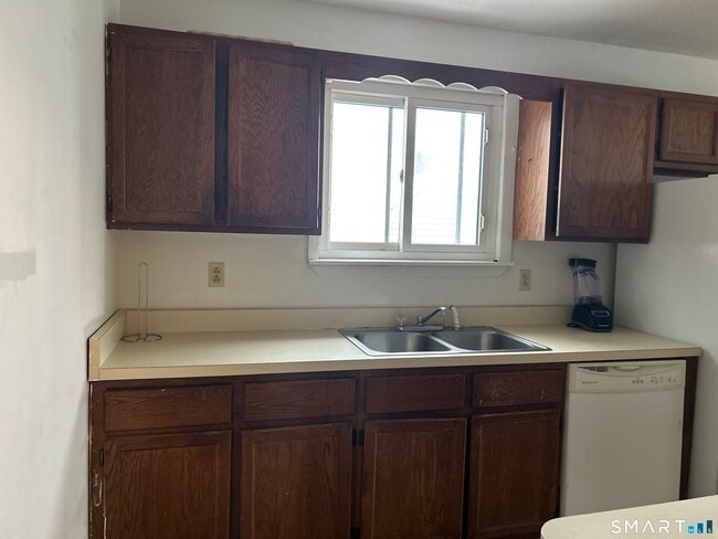 Building Photo - 66 York St