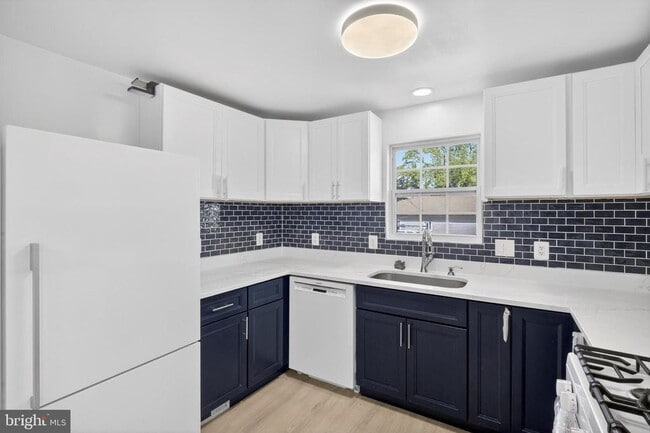 Building Photo - 505 69th St