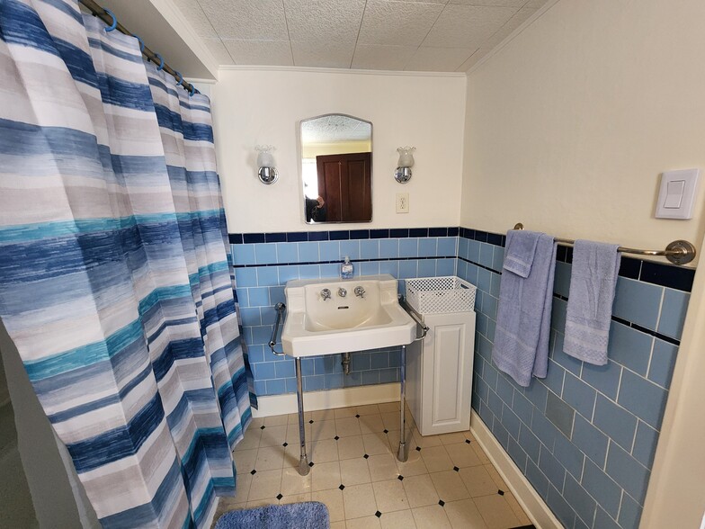 Building Photo - 1636 Philadelphia St