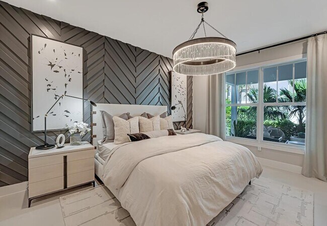 Building Photo - 923 SW Pr Ave