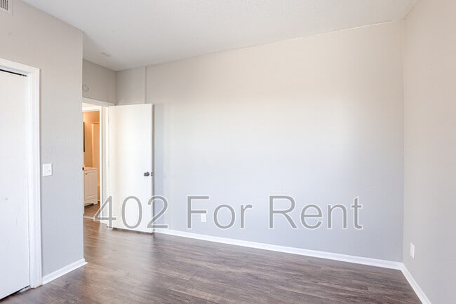 Building Photo - 210 S 24th St