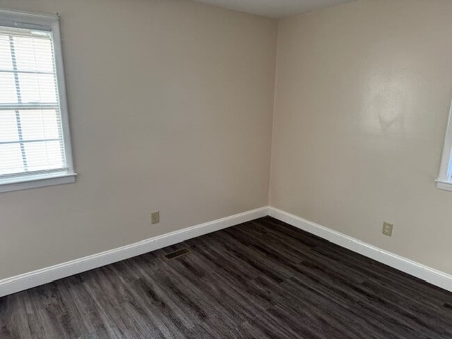 Building Photo - 303 Tall Pine Road