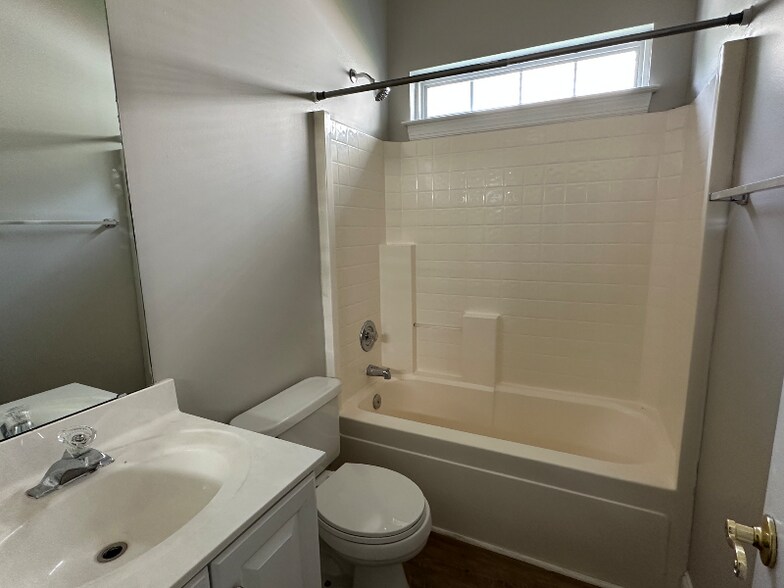Building Photo - 4722 Lone Tree Ct