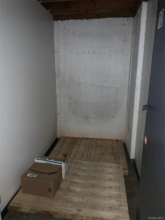 Building Photo - 12 Charles Ln