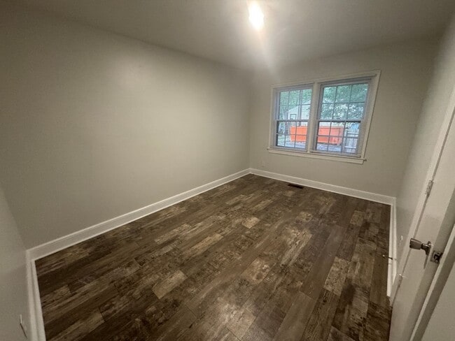 Building Photo - 3 Bedroom House - Excellent value for Bric...
