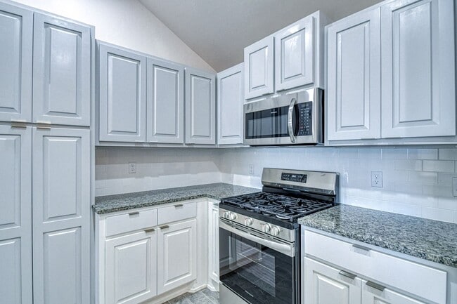 Building Photo - Brand New Construction!  Lawn care included!