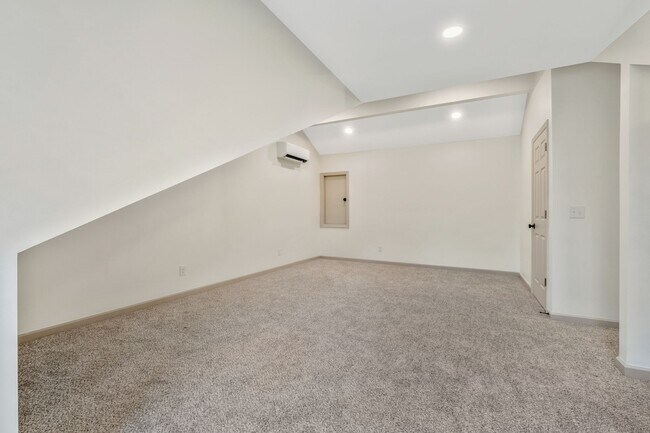 Building Photo - 115 Pascal Dr
