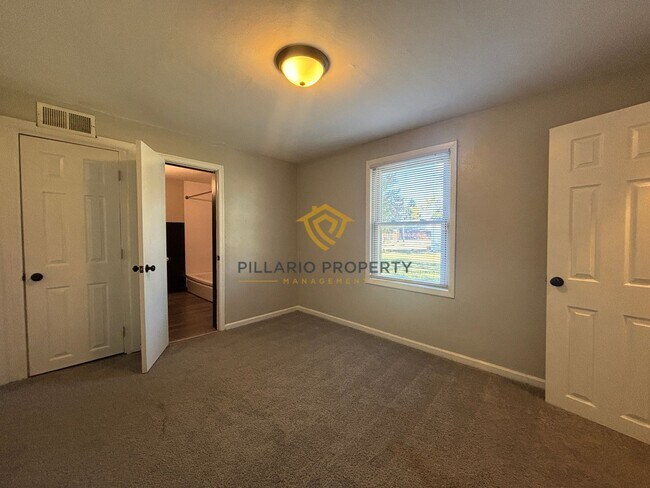 Building Photo - 3021 Delaware St