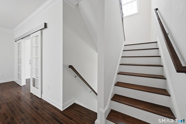 Building Photo - 15 Moorland Dr