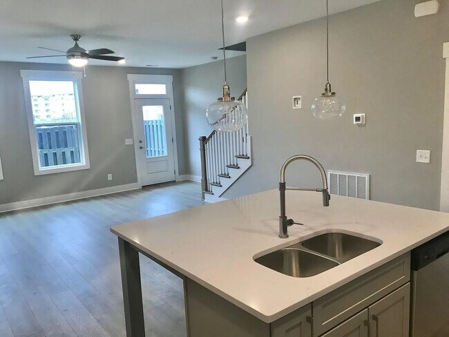 Building Photo - Stunning Modern Townhouse in the Heart of ...