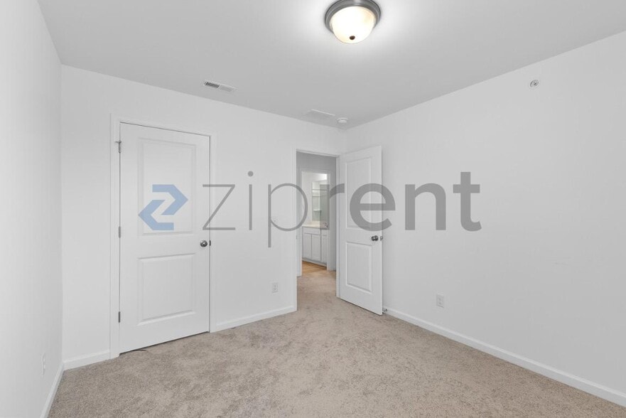 Building Photo - 3038 Langhorne Ave SW