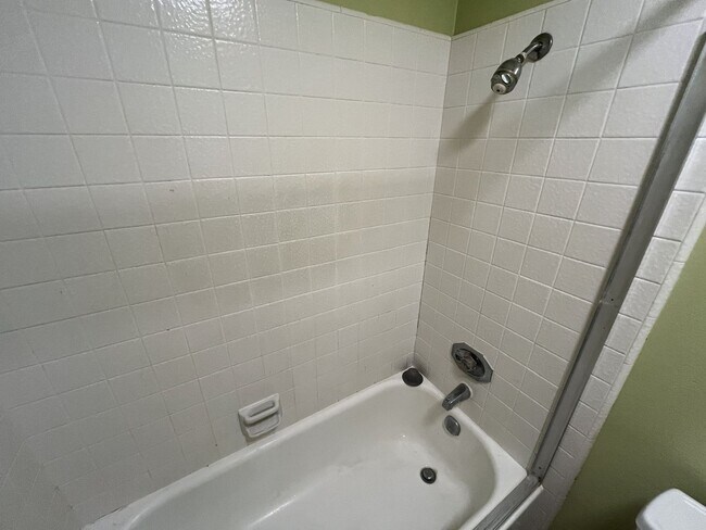 Building Photo - 1523 Hood Rd