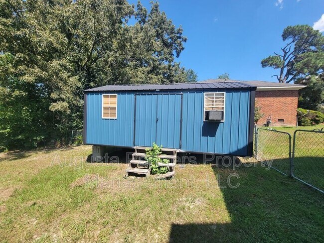 Building Photo - 1846 S Barton Dr