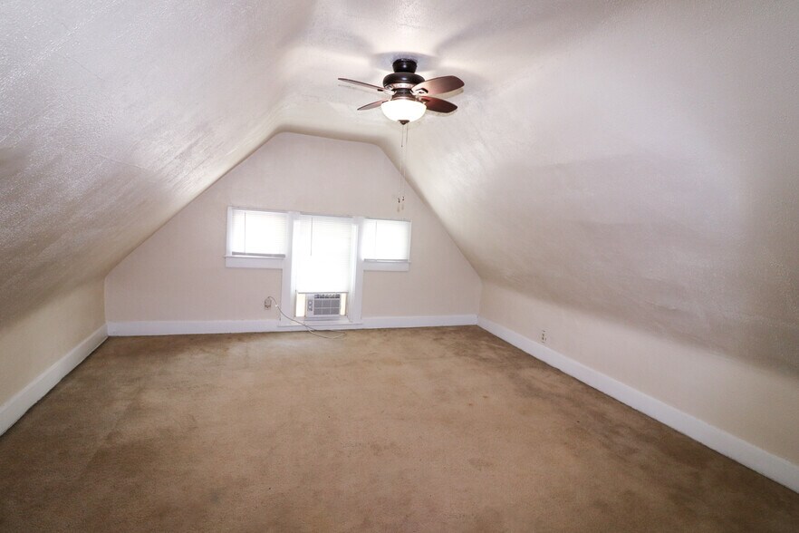 Building Photo - 2615 Eden Ave