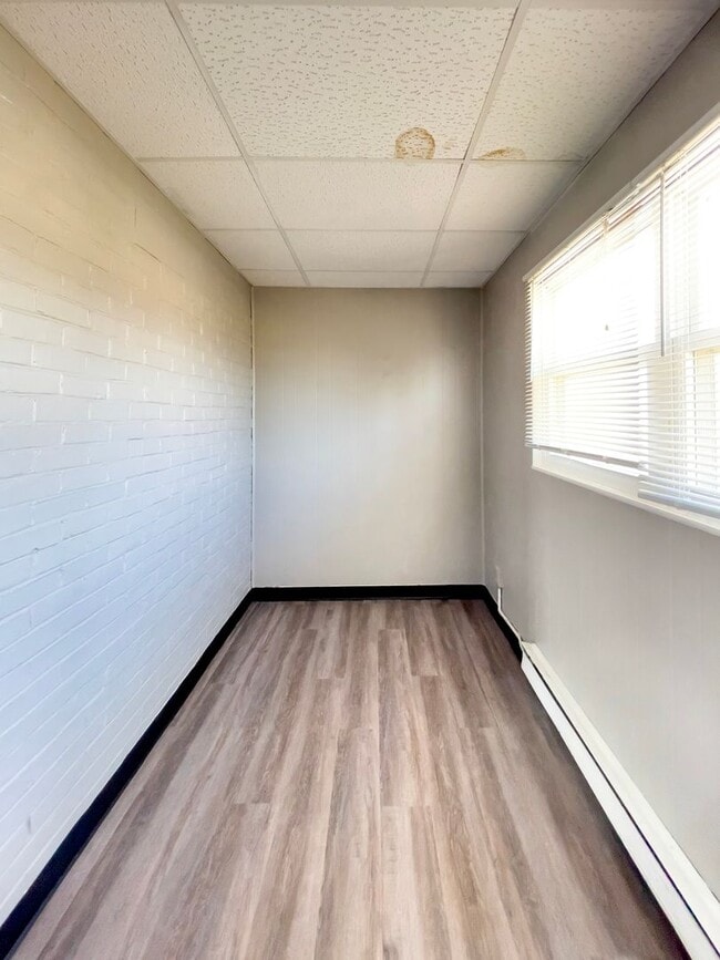 Building Photo - Charming 1-Bedroom Apartment Near Ball Sta...