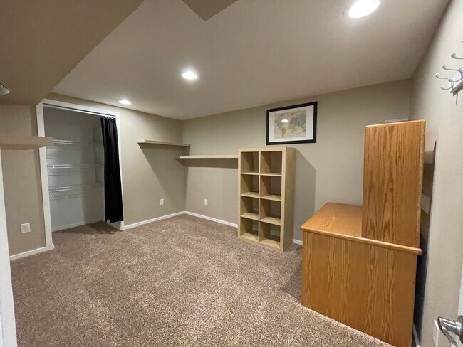 Building Photo - Show Stopper!