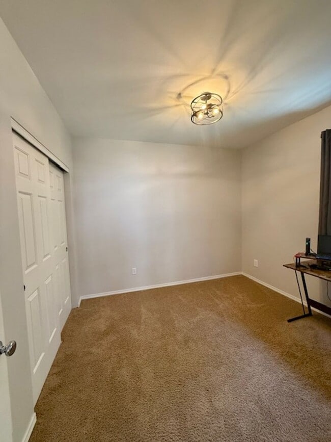 Building Photo - Charming Craftsman Home in SW Bend!