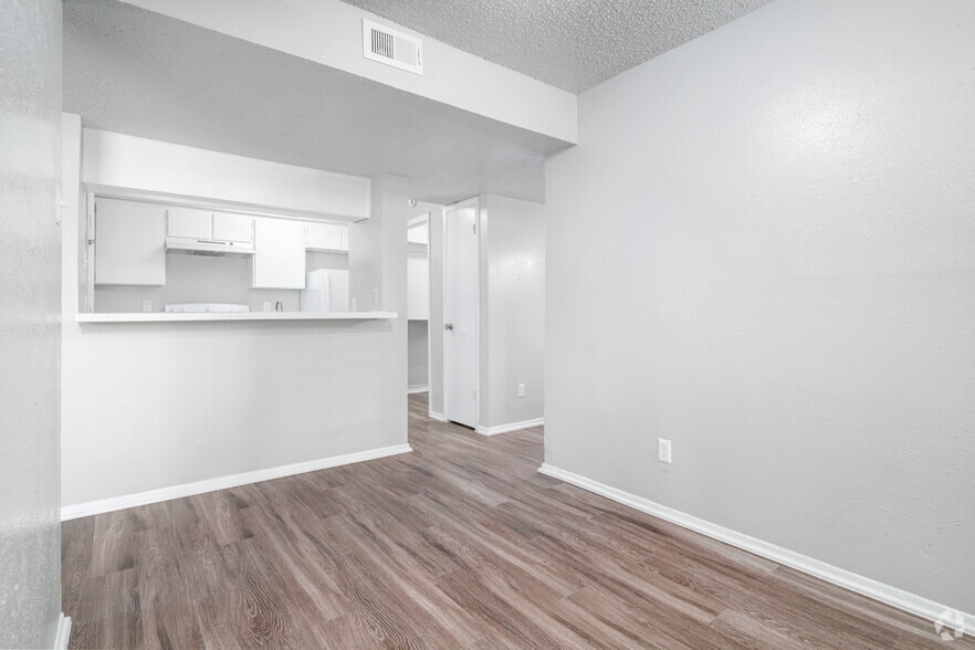 2BR, 2BA - 909SF - Dining Room - Sundance Apartment Homes