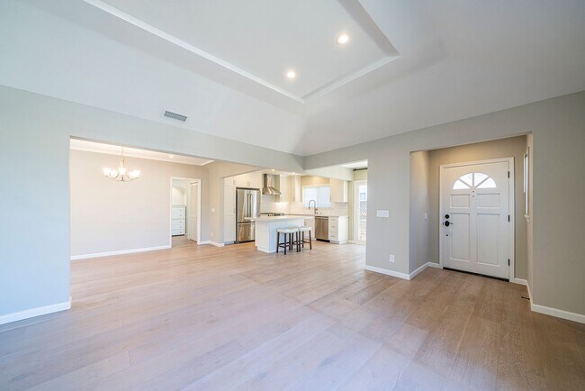 Building Photo - Warm & Inviting Venice Beach Rental Home!