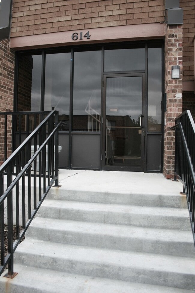 Building Photo - 614 Tralee Ct