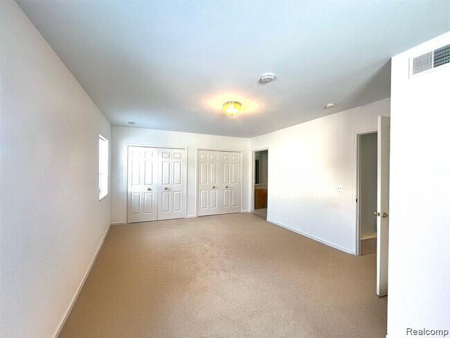 Building Photo - 2664 S Knightsbridge Cir